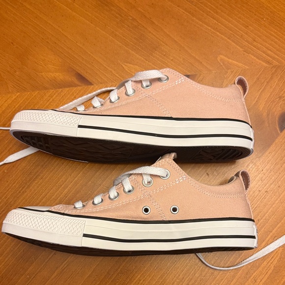 NWOT Converse Light Pink Canvas Sneakers - Picture 3 of 6